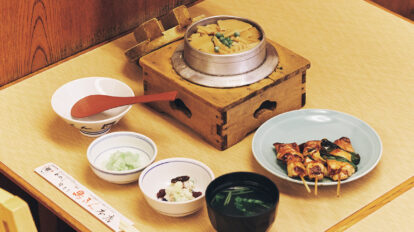 【銀座和食ランチ】ふっくら熱々に炊かれた釜飯は、銀座が誇る伝統の幸せの味。〈鳥ぎん 銀座本店〉
