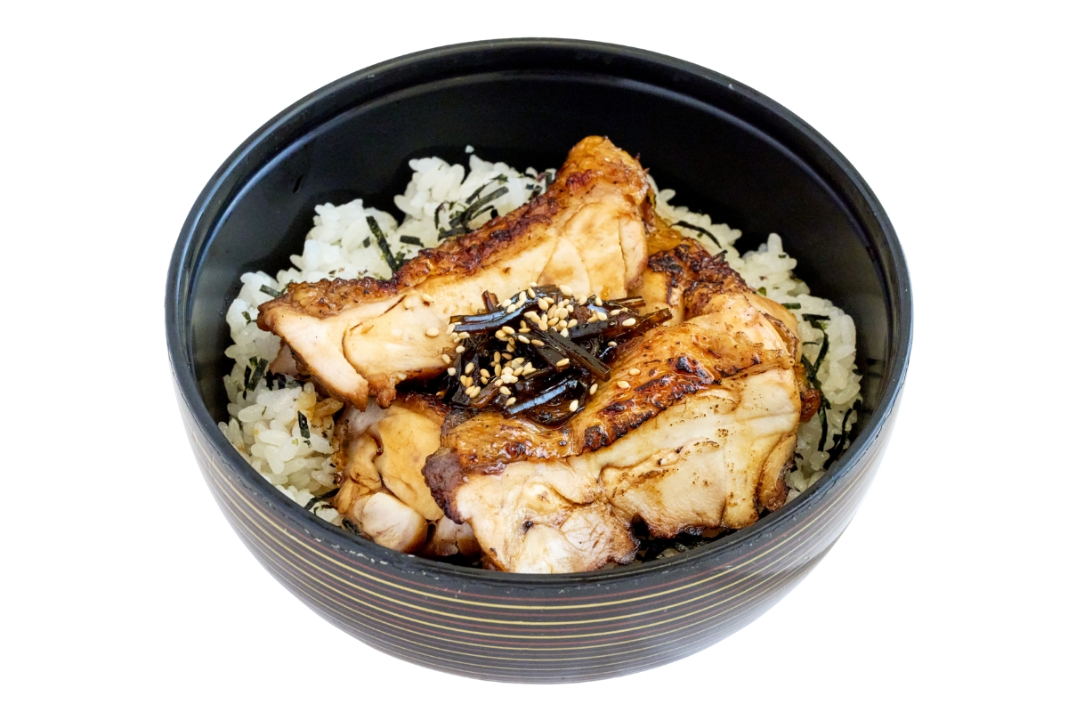 〈鳥ぎん 銀座本店〉の「とり丼」1,100円。　銀座和食ランチ