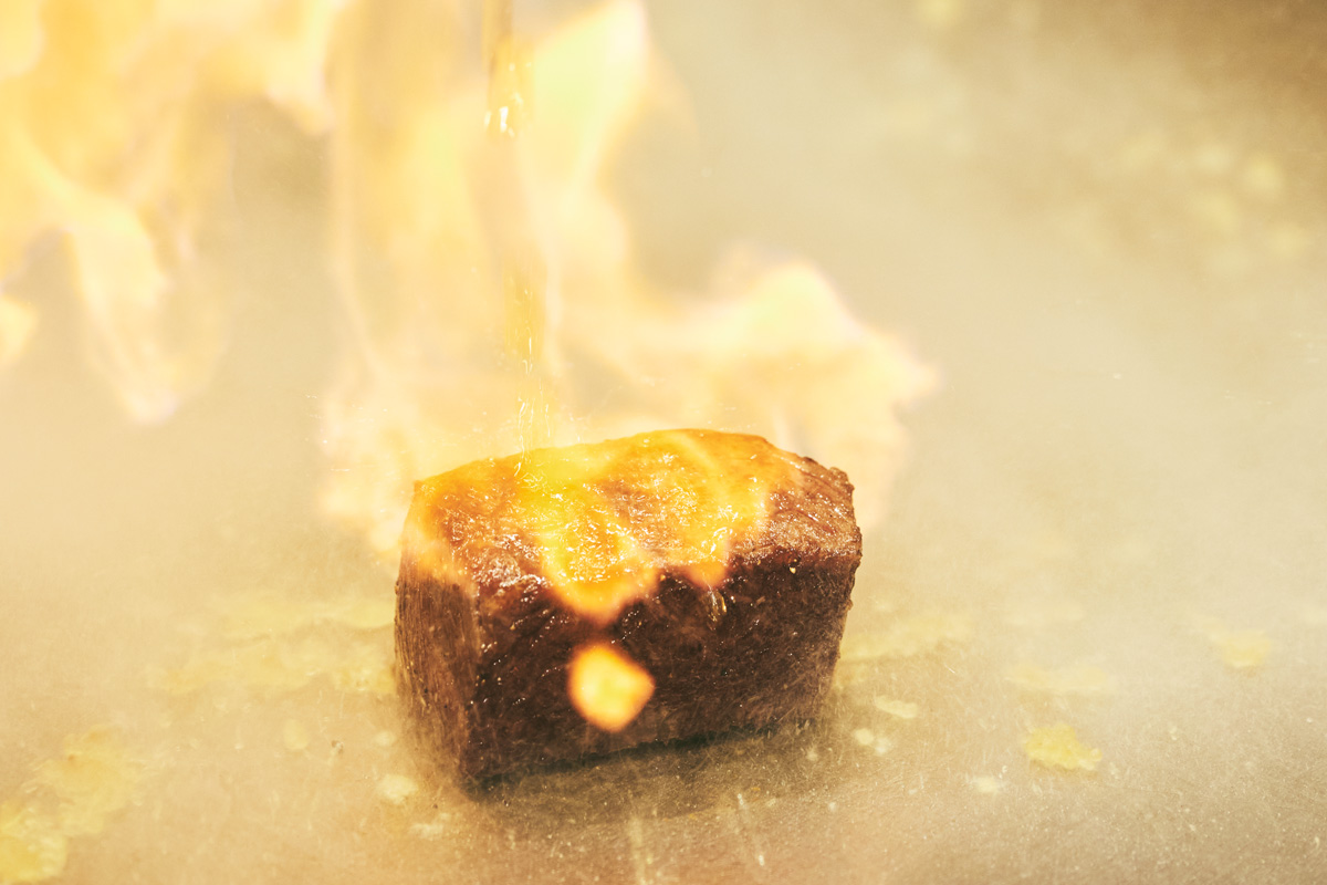 厳選和牛の豪華鉄板焼きを堪能。〈鉄板焼 炎 銀座〉　銀座でとっておきのランチコース