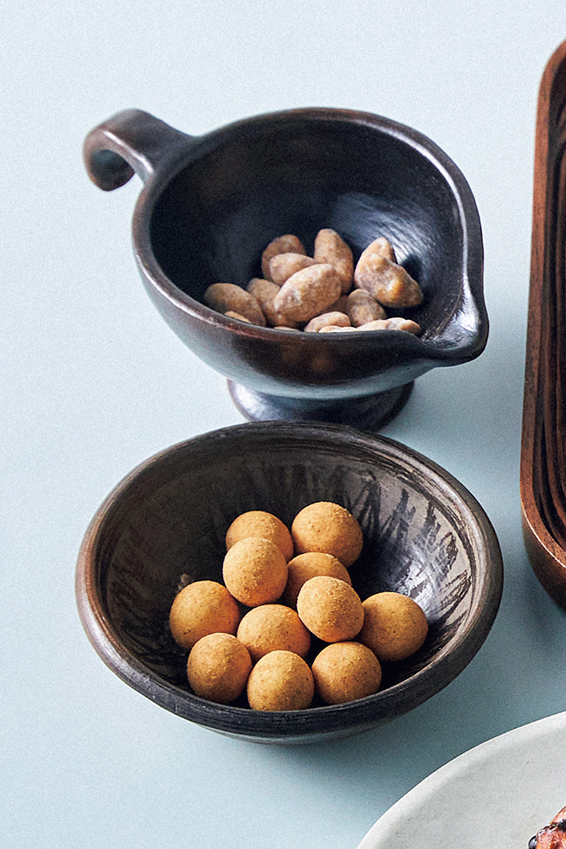 〈umami nuts〉の縁（レモン醤油アーモンド、ポルチーニマカダミアナッツ）