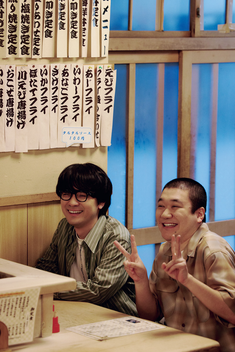 学生時代以来かも？という2人飲み。なんだか照れくさそうな笑顔にほっこり。