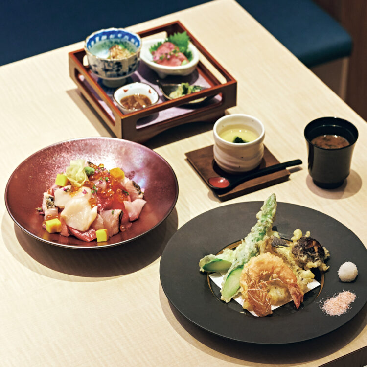 コースの内訳:天ぷらとばらちらし6,800円/前菜4種(メジ鮪、蕗の含め煮、イカの山椒煮、帆立ヒモと小松菜の柚子胡椒和え。内容は都度変わる)、天ぷら5種(天使の海老、赤イカ、アスパラ、椎茸、ハゼ)、牡蠣あん茶碗蒸し生海苔のせ、ばらちらし(旬の魚介6種類前後)、赤だし。 コースの内訳:天ぷらとばらちらし6,800円/前菜4種(メジ鮪、蕗の含め煮、イカの山椒煮、帆立ヒモと小松菜の柚子胡椒和え。内容は都度変わる)、天ぷら5種(天使の海老、赤イカ、アスパラ、椎茸、ハゼ)、牡蠣あん茶碗蒸し生海苔のせ、ばらちらし(旬の魚介6種類前後)、赤だし。