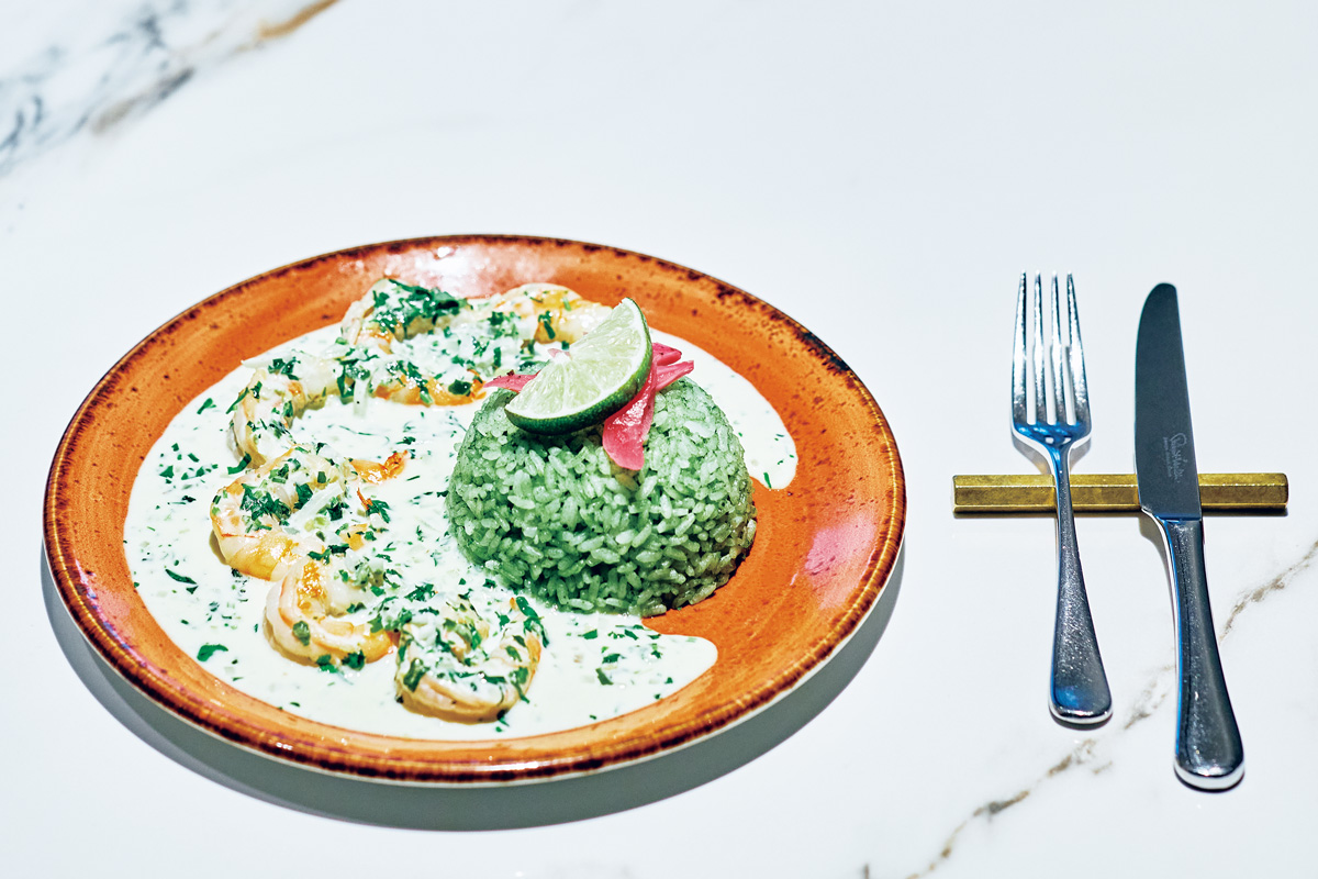 お得な銀座ランチ　〈FONDA MEXICANA New York 銀座店〉の「ジャンボシュリンプのシトラスクレマ&スピナッチライスセット」2,000円