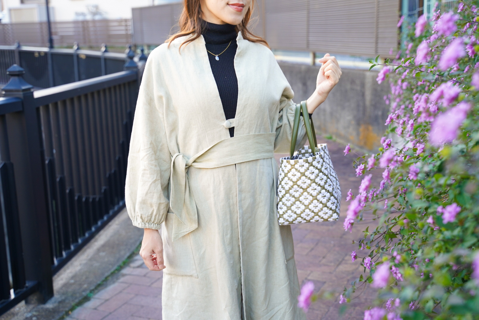 家事から買い物まで着替えずOK。3way仕様の八女茶染めエプロン「Wablier」
