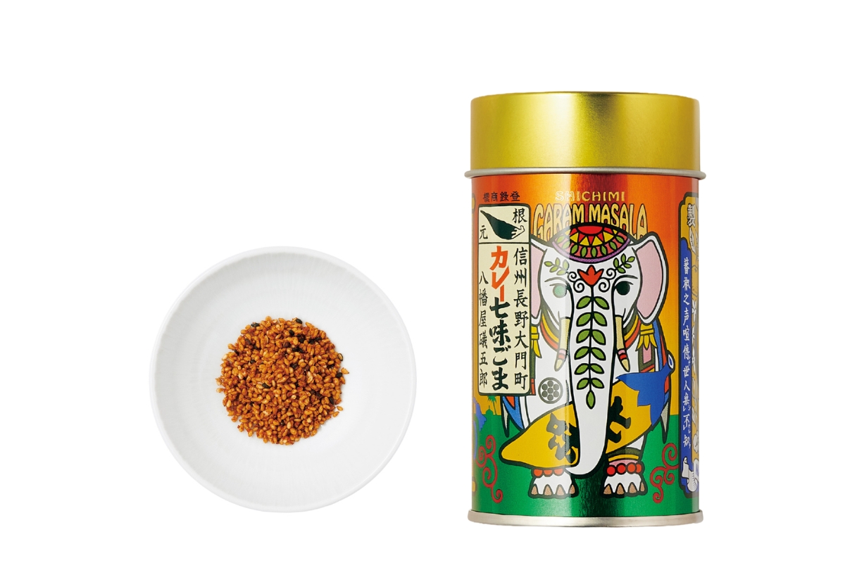 長野県〈八幡屋礒五郎〉の「カレー七味ごま缶」
