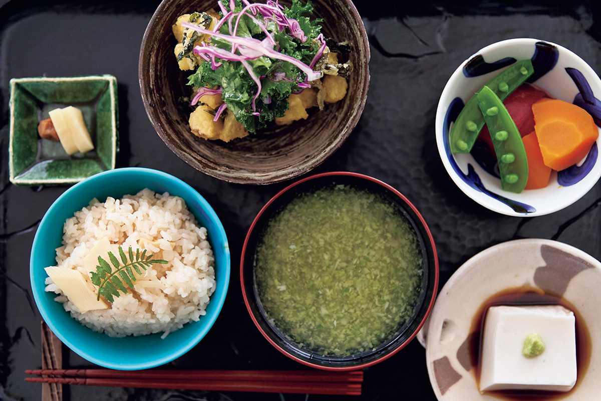 野菜の滋味を最大限に引き出す研ぎ澄まされた一皿が並ぶ。〈鎌倉 寸草〉　鎌倉　野菜たっぷりランチ