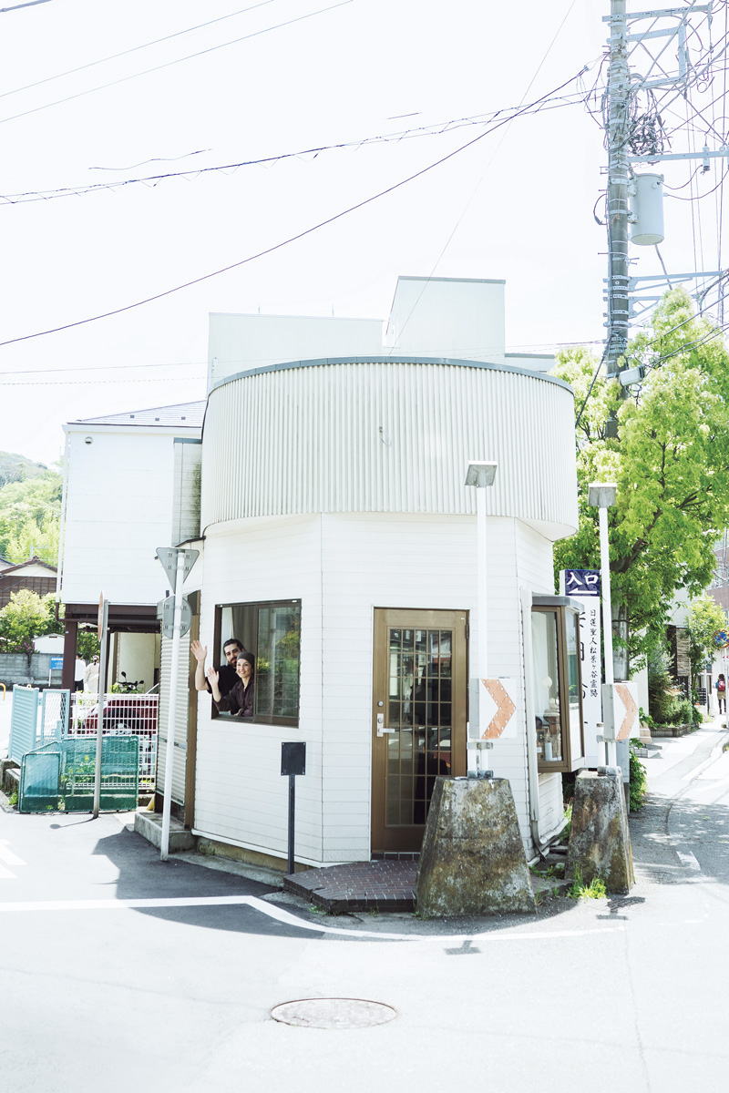 大町大路に昨年オープンしたベーカリー〈pide〉。オーナー夫妻にゆかりのあるトルコのパンや、ハーブ香る「カルダモンロール」などが並ぶ。 大町大路に昨年オープンしたベーカリー〈pide〉。オーナー夫妻にゆかりのあるトルコのパンや、ハーブ香る「カルダモンロール」などが並ぶ。