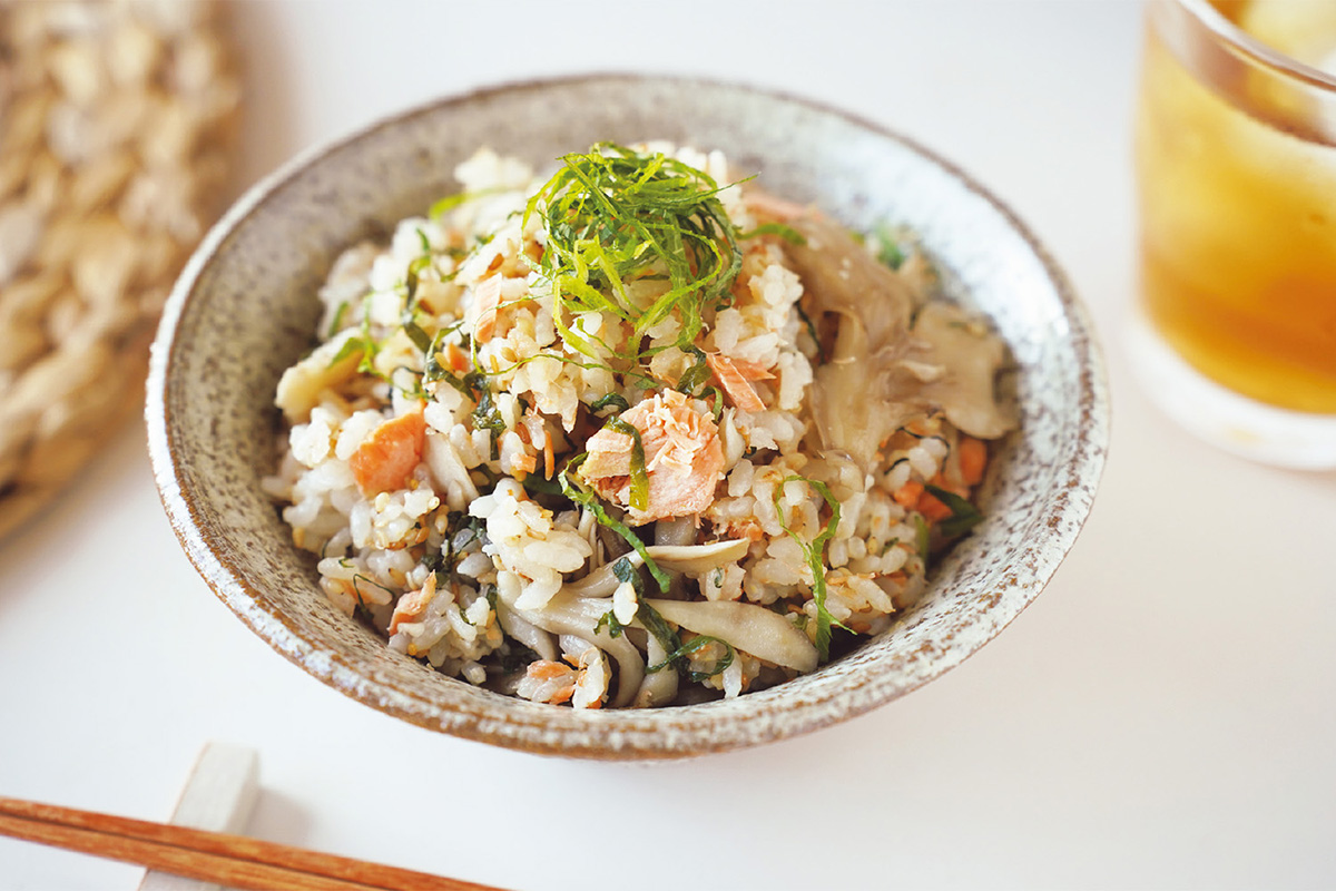 万能調味料「塩麹」の失敗しない作り方と、簡単なのに旨みたっぷり炊き込みごはんレシピ。