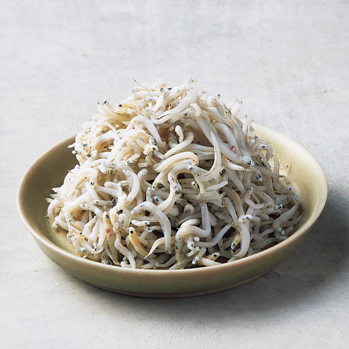 天日塩を加えて釜揚げ。素材の味を引き立てる。〈勘浜水産〉　鎌倉　しらす