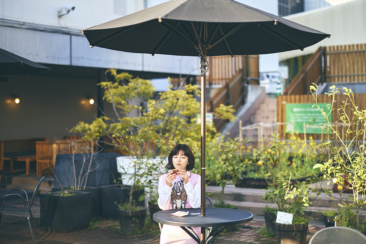 銀座の空の下でピクニック！？ 老舗百貨店屋上で味わうご褒美ランチ。｜神田愛花の「間違いない街、銀座。」第14回