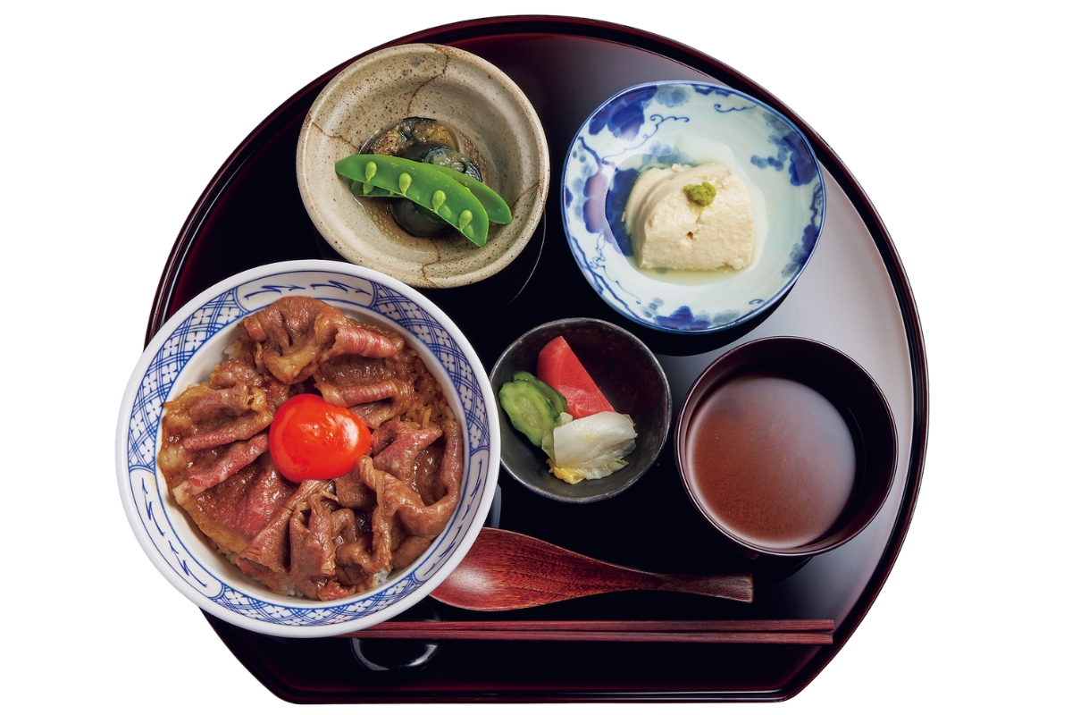 なじみ深い「牛丼」をアップデート。〈牛丼 㐂㐂屋〉/高輪ゲートウェイ