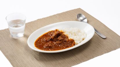 あの〈Honda〉から人気車種をイメージした“本格スパイスカレー”が発売!?