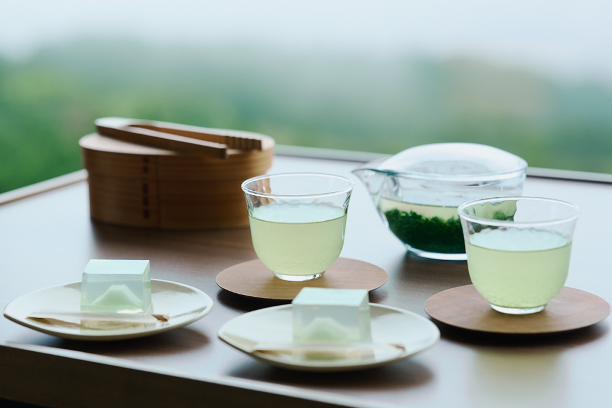 〈界 霧島〉で特別なお茶体験を。