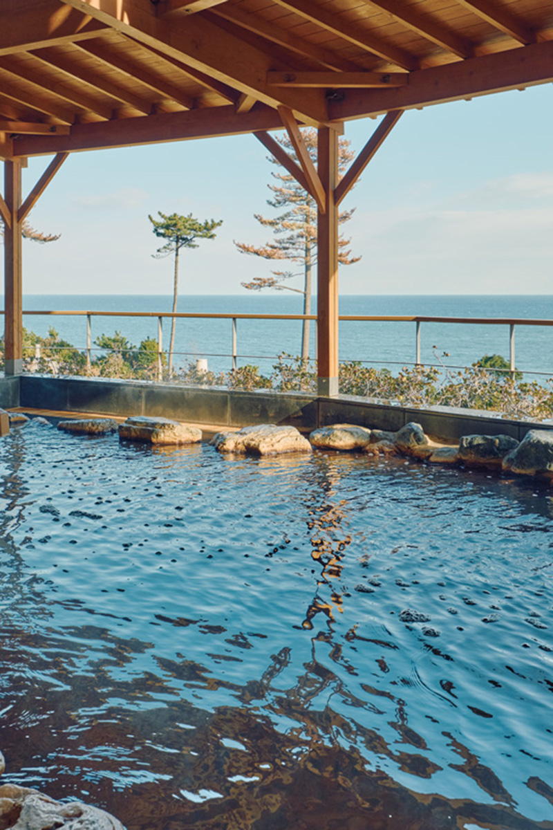 ひとり旅で行きたい温泉11選｜絶景の露天風呂、歴史ある名湯、美容のプロ太鼓判の湯宿、こもれるリトリート宿まで