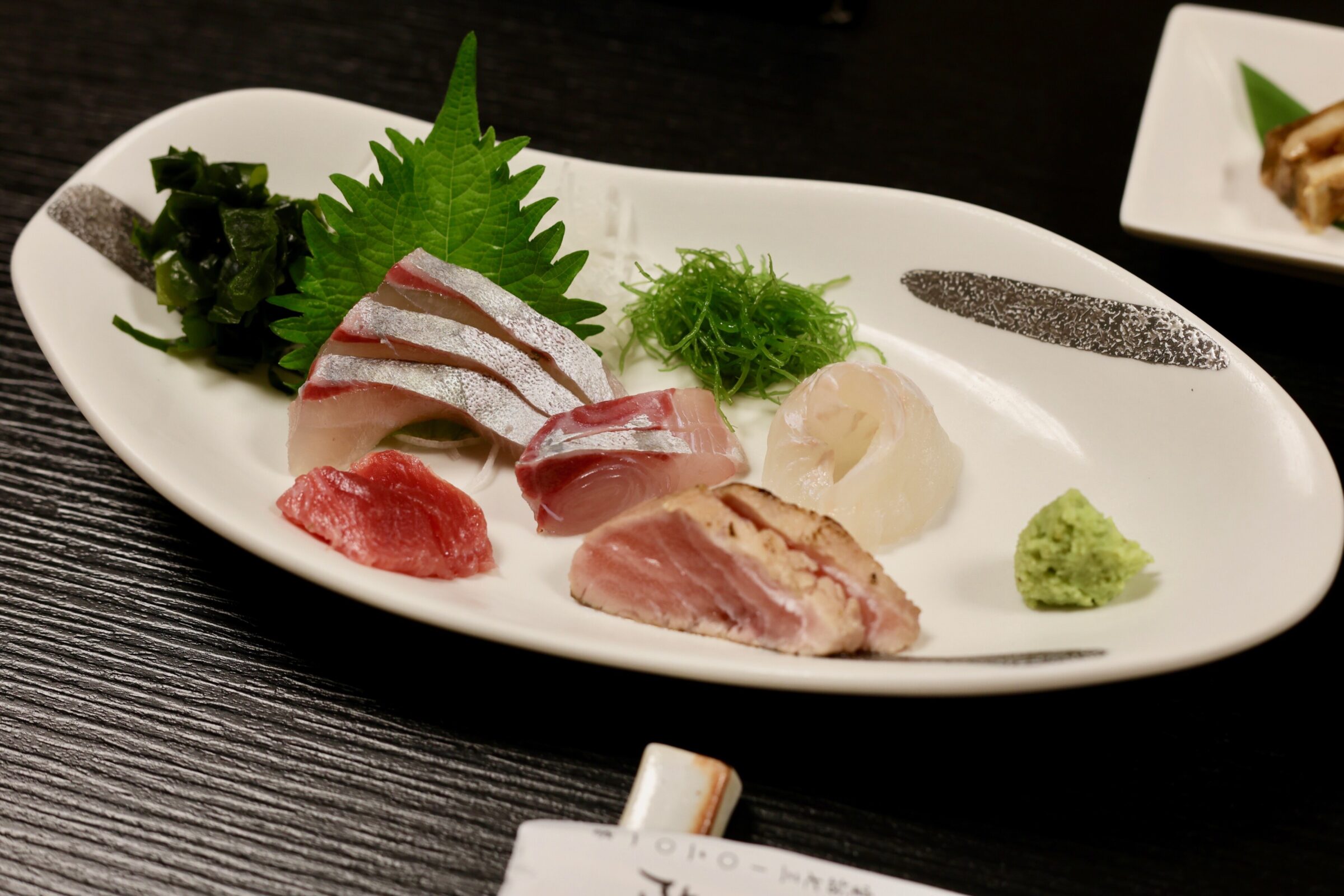 JR唐津駅すぐの〈活魚料理 山茂〉