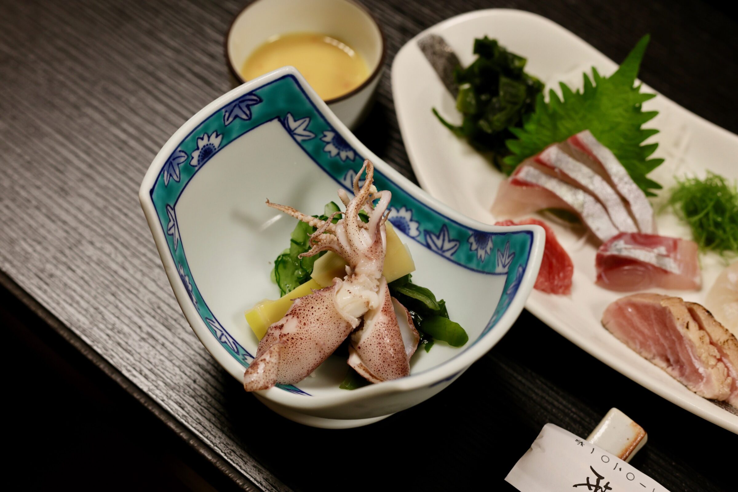 JR唐津駅すぐの〈活魚料理 山茂〉