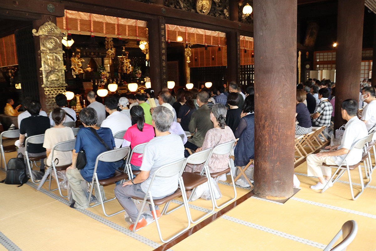 護国寺で雷除けの護符を授かる