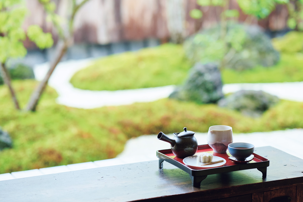 茶室の趣に浸る住宅街のお茶どころ。〈茶屋 侘助〉