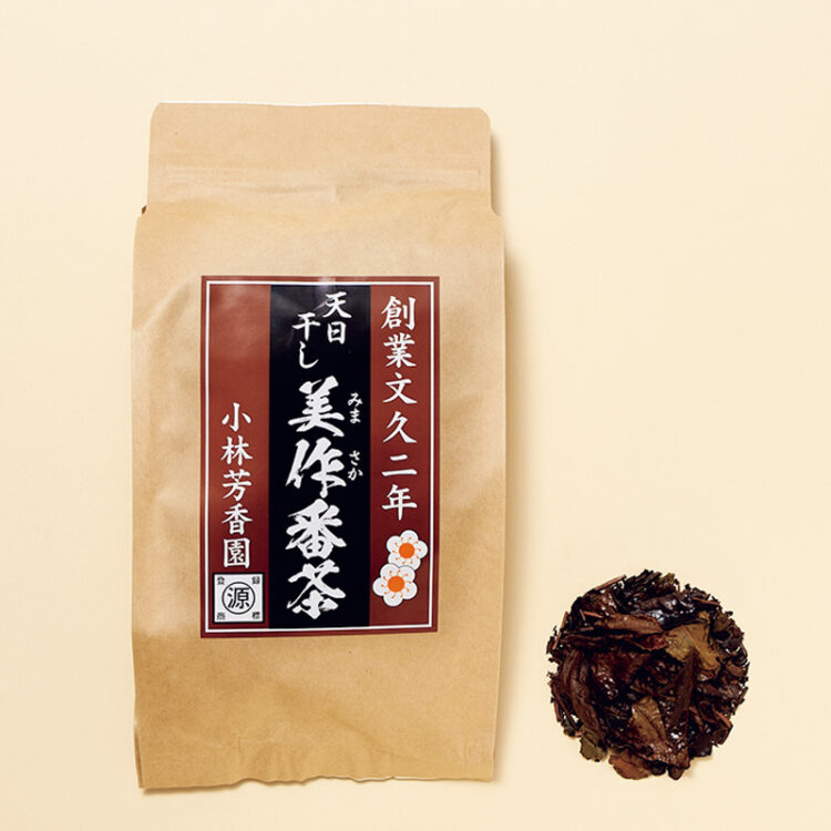 茶葉の艶めきが語る手間の数。【岡山県】〈お茶の芳香園〉の「美作番茶」 低カフェイン