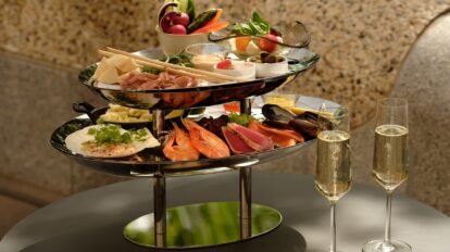 〈ジャヌ東京〉のテラスで過ごす夏のアペロ時間。東京で味わう小さなイタリア旅へ