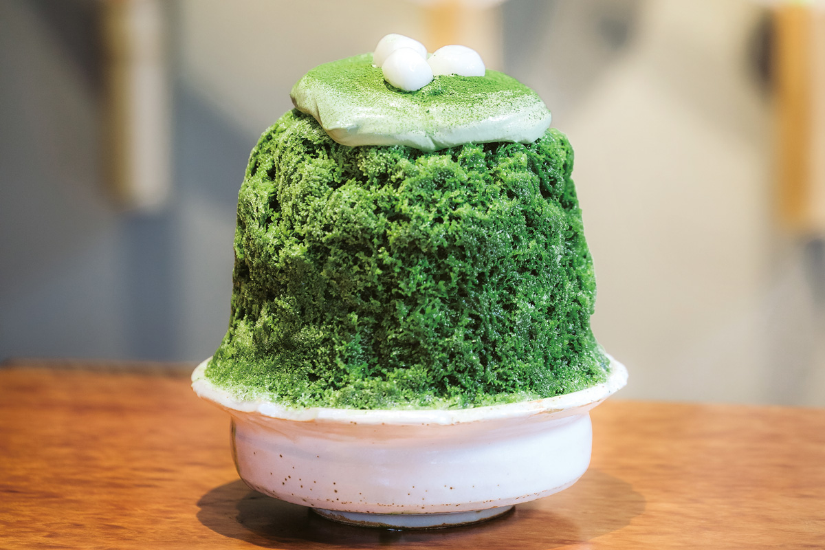 日本料理の繊細さと大胆さを一皿で味わう氷の和菓子。〈くろぎ甘味研究所〉の「抹茶」