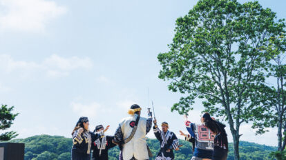 アイヌ文化を五感で楽しむ湖畔の〈ウポポイ〉へ。