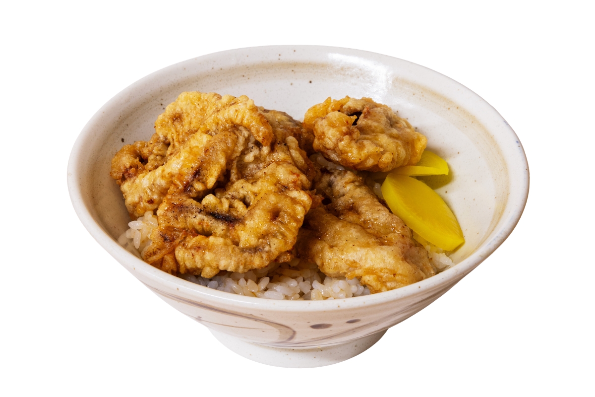 函館で水揚げされたヤリイカを贅沢に。〈立ち喰いそば屋 天勇〉の「ゲソ丼」　旭川のご当地グルメ