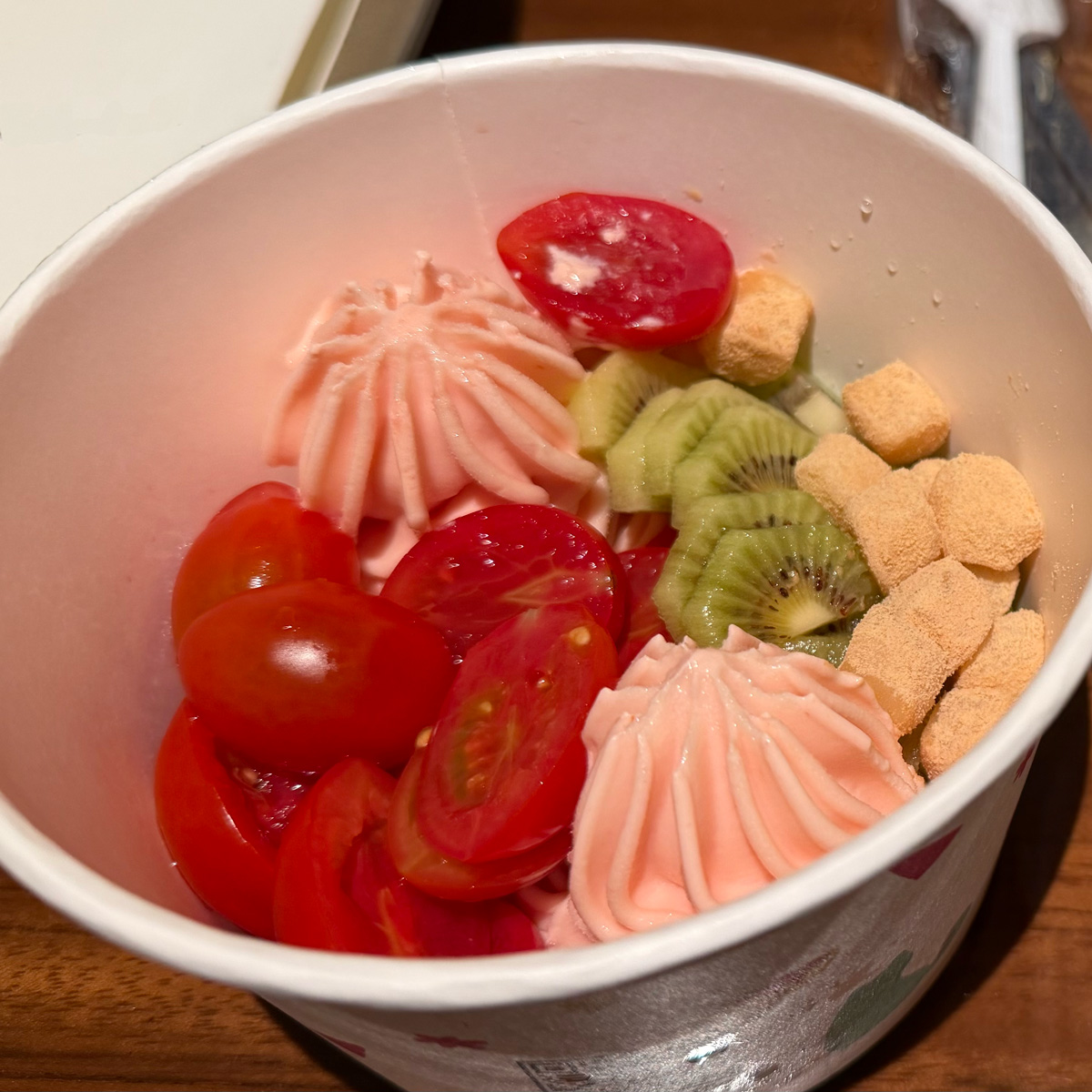 韓国で食事をする森香澄