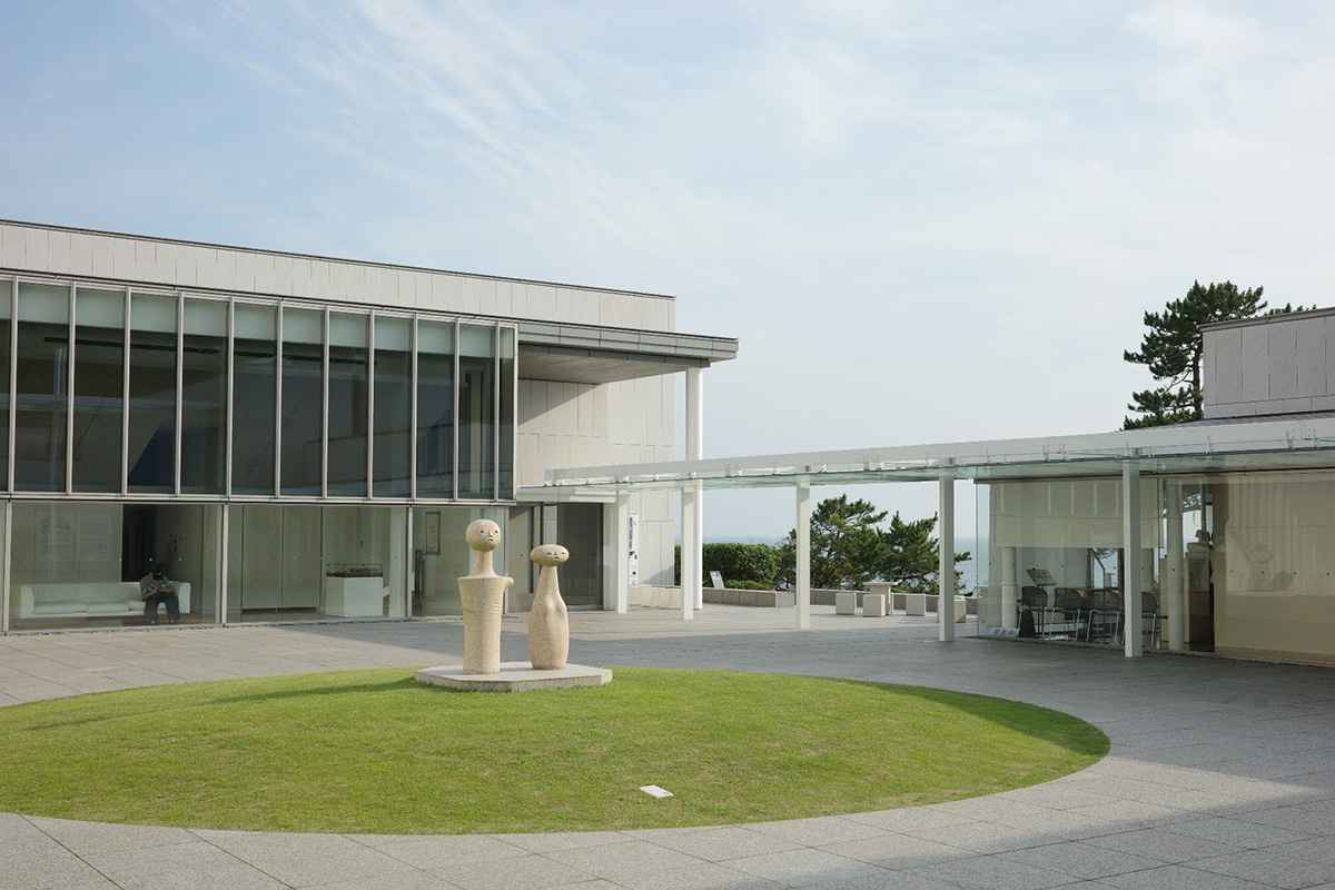 神奈川県立近代美術館