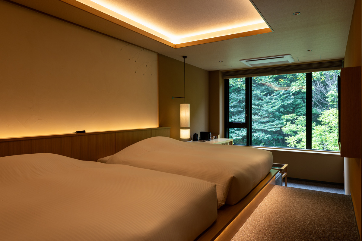 「定山渓温泉」の注目スポット。2025年4月オープンで話題。〈休日ビルヂング〉が楽しすぎる!〈エクスクラメーションホテル〉の客室