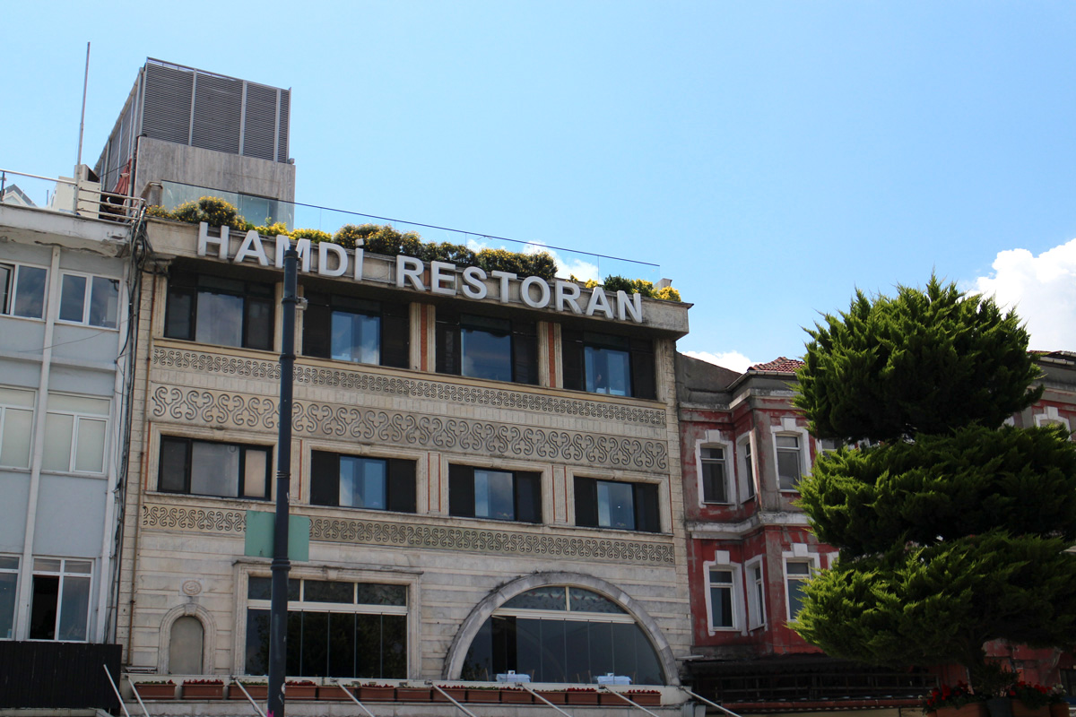〈Hamdi Restaurant- Eminönü〉
地元で人気のレストランでケバブランチ。