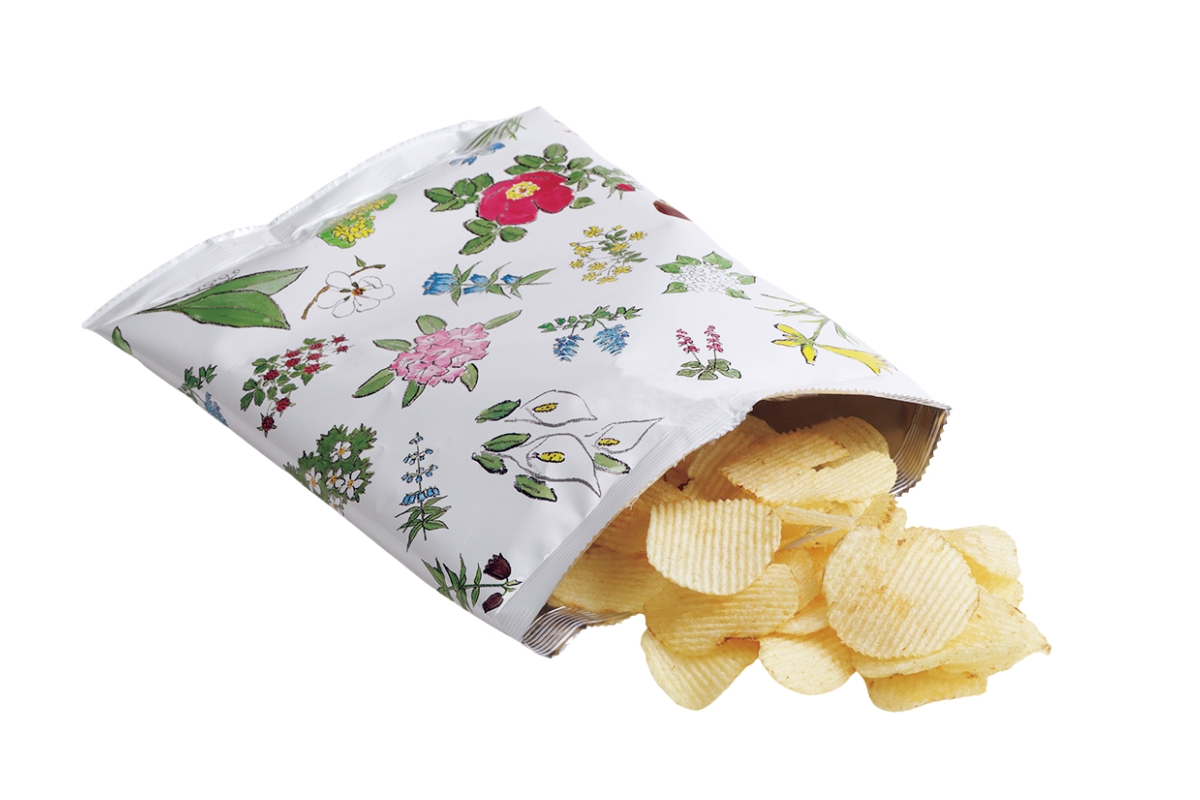 道内の一部直営店舗でしか買えない「六花亭 ポテトチップス」250円。国産じゃがいもと米油、塩でシンプルに製造。化学調味料無添加。