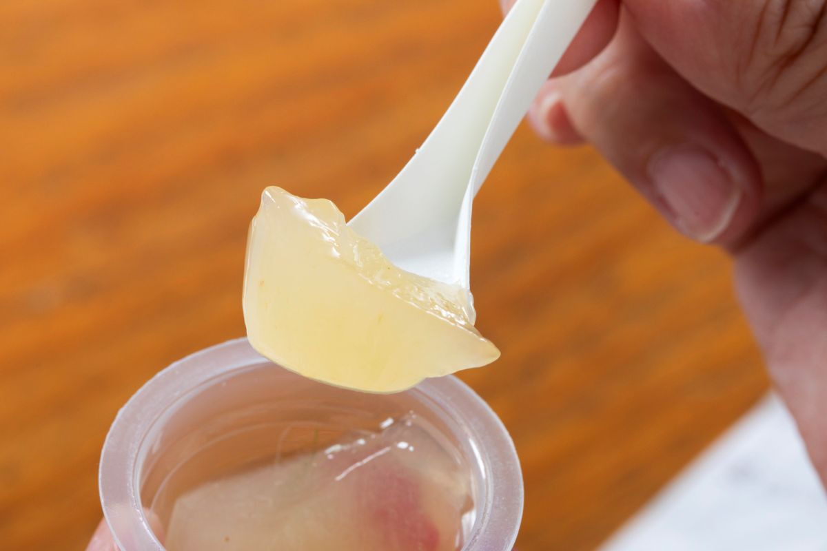 小さいのに満足度が半端ない!/〈桃花亭〉の「完熟白桃ぜりー」