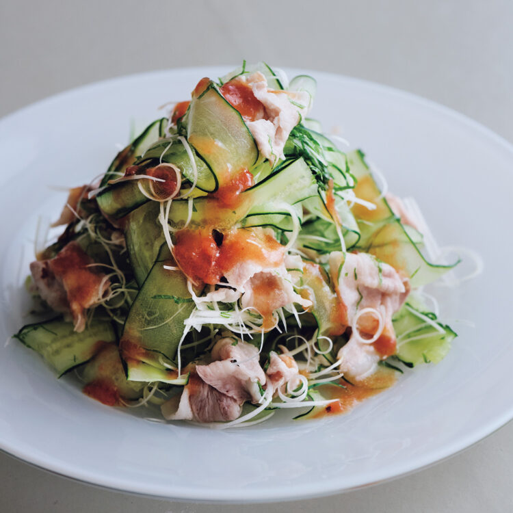 野菜がたっぷり摂れる。野村友里さんの「豚しゃぶの梅だれ夏和え」レシピ。