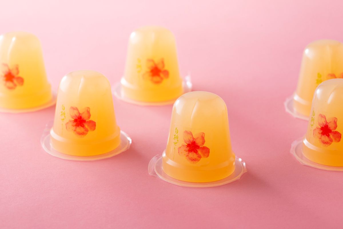 小さいのに満足度が半端ない!/〈桃花亭〉の「完熟白桃ぜりー」