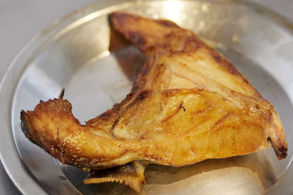 焼き魚のおいしいアレンジ。赤坂〈Filemone〉新田大介シェフのまかないレシピ。 魚のかま