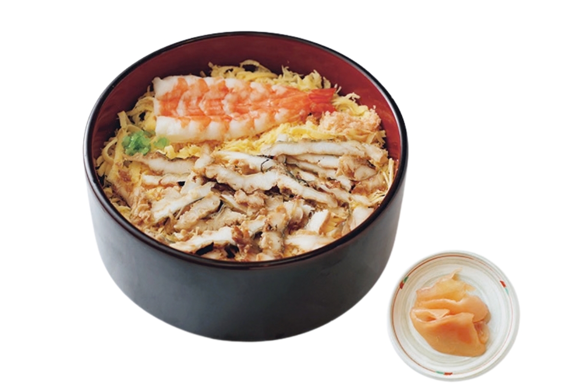 甘めの酢飯や甘く炊いた具材にファン多し。〈ひさご寿司〉の「名代 ちらし寿し」