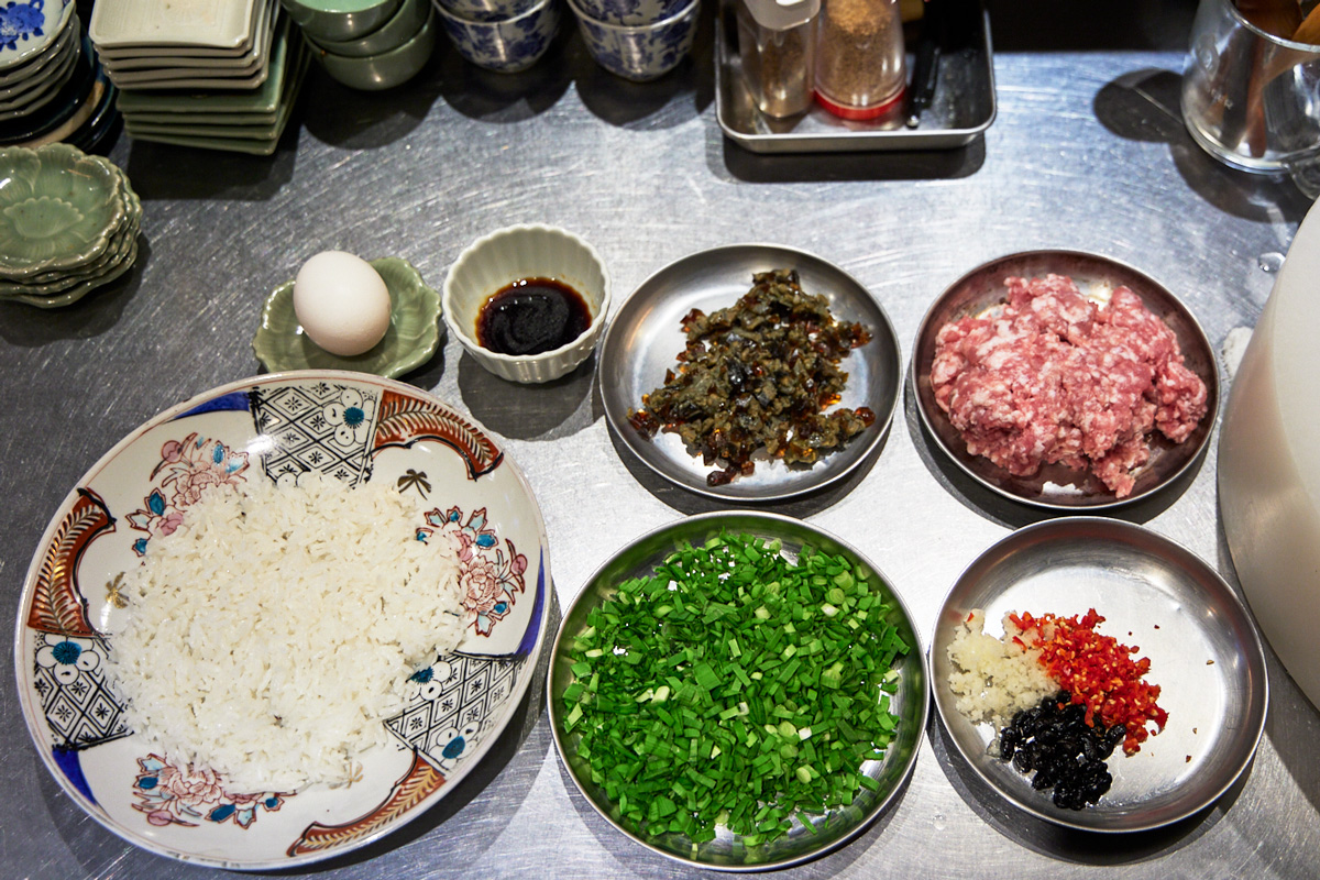 自由が丘の人気立ち飲み中華〈起率礼〉のまかないご飯「ニラと豚ひき肉のスタミナ丼」レシピの材料