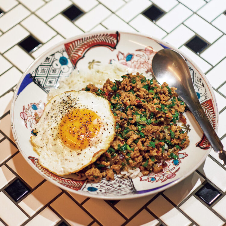 自由が丘の人気立ち飲み中華〈起率礼〉のまかないご飯「ニラと豚ひき肉のスタミナ丼」レシピ 自由が丘の人気立ち飲み中華〈起率礼〉のまかないご飯「ニラと豚ひき肉のスタミナ丼」レシピ