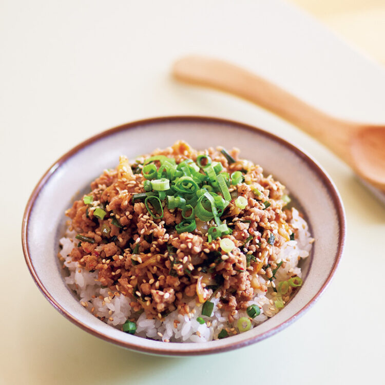 神楽坂の人気店〈LAURA〉のまかないご飯「キムチ餃子丼」のレシピ。