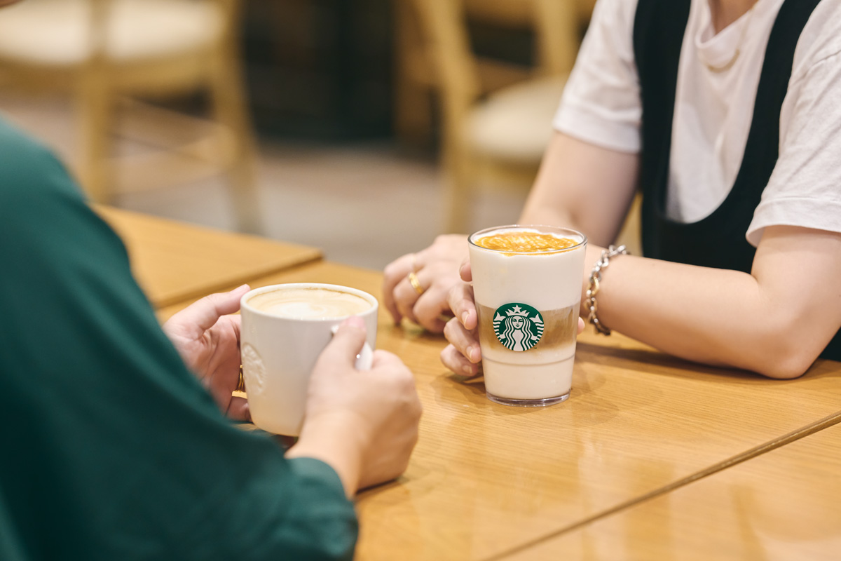 スターバックスコーヒー 「ハミングバード プログラム」 見守る保護者の心も解きほぐす、優しいひととき。