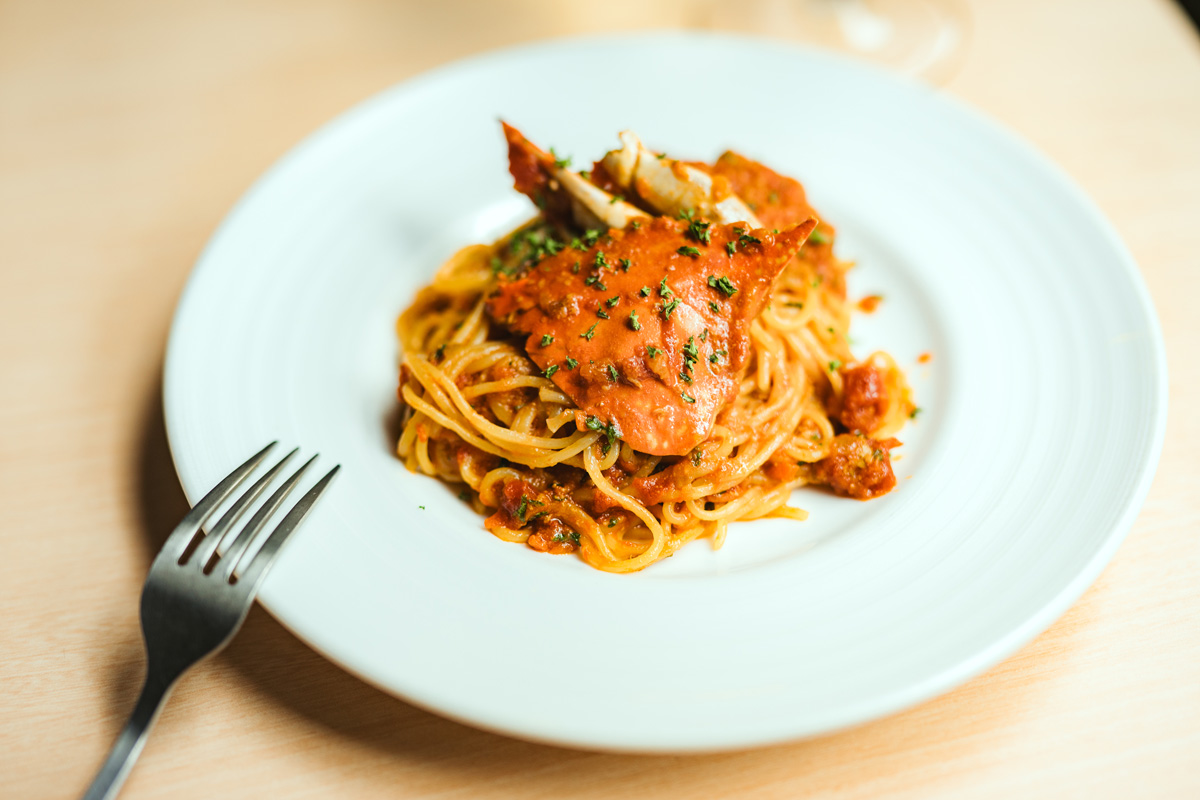 道産ワインとトスカーナの家庭料理が味わえる、〈イタリア料理 イルピーノピッコロ〉。