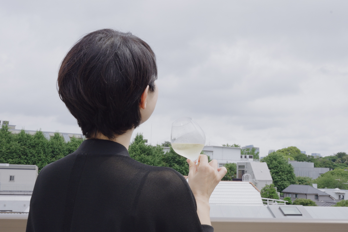 根津の路地裏、宵の口。ワイン、パン呑み、〆の一杯まで辿る気ままなひとりハシゴ酒