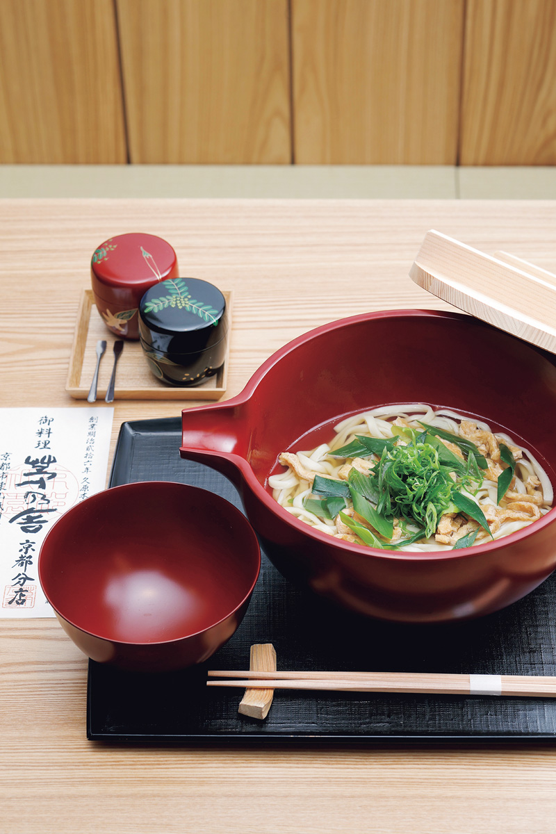 京都・祇園に誕生した〈茅乃舎〉旗艦店〈御料理 茅乃舎 京都分店〉でだしを味わう　うどん