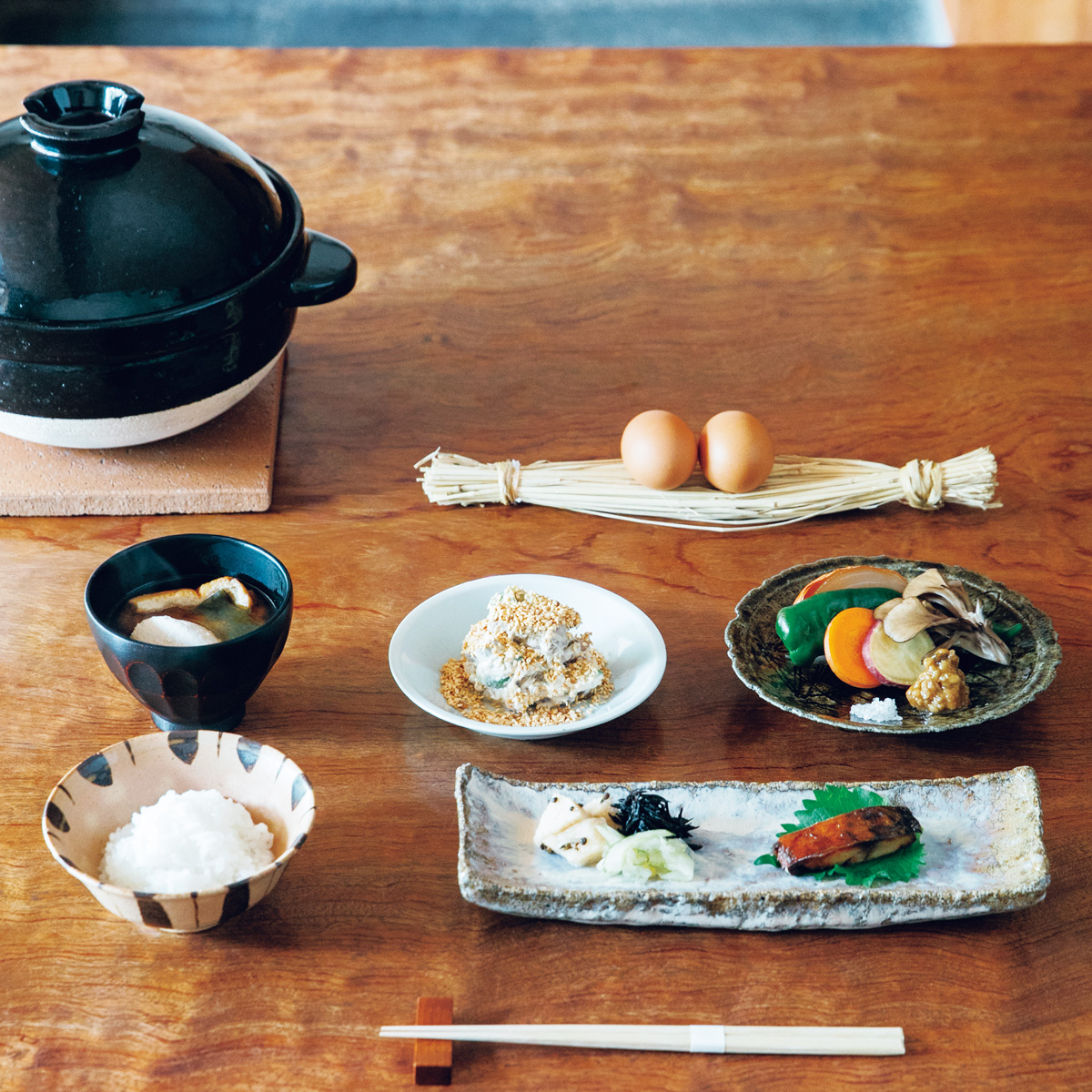 【9時オープン】地元の食材を丹念に仕立てた朝食を、邸宅で寛ぎながら味わう。〈丹〉