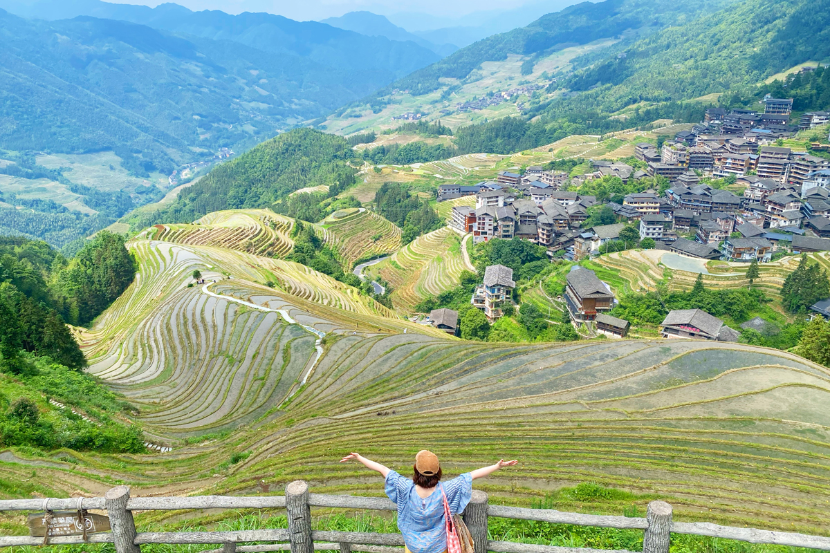 【世界の旅行者が選ぶ、Trip.Best「桂林」第4位】「龍脊梯田(りゅうせきていでん)」息をのむ棚田の絶景と、世界一の「髪長族」が待つ村へ!