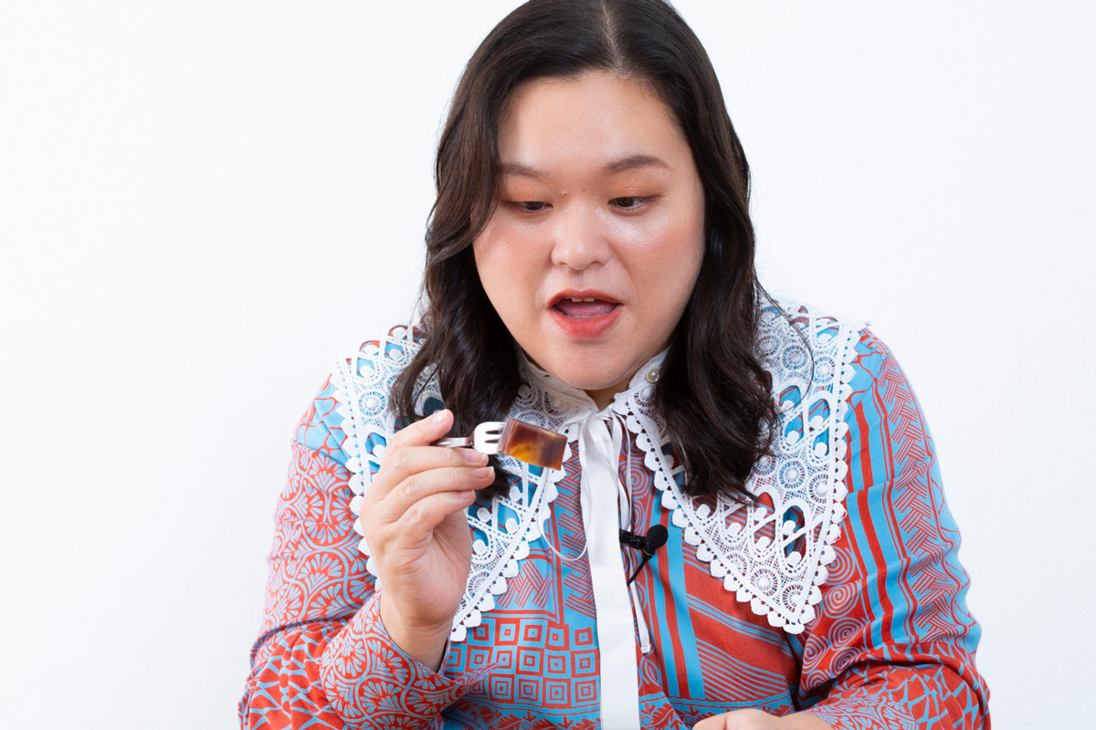【推しコメ】どこを切っても大きな栗が浮かんでる!/〈松葉屋〉の「栗むし羊羹 月よみ山路」