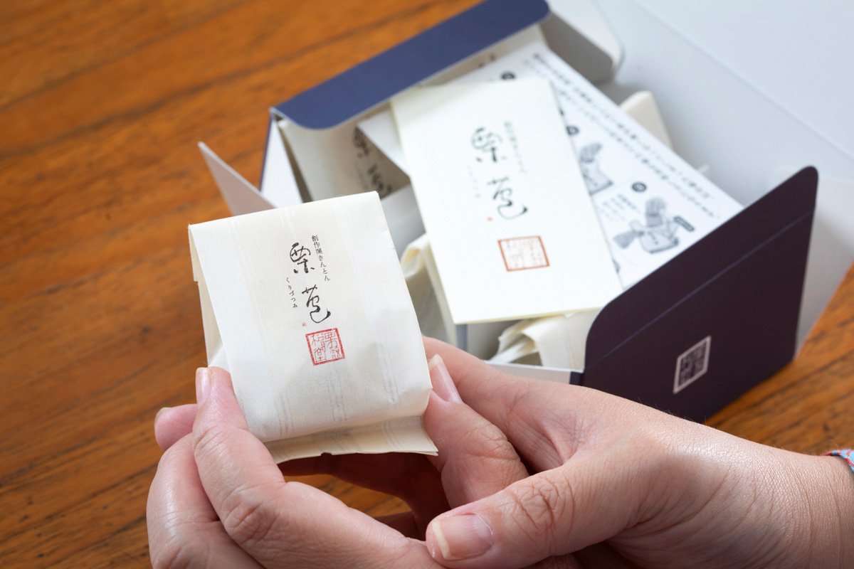 【推しコメ】栗きんとんに葛のプルプルを合わせるなんて!/〈松月堂〉の「創作栗きんとん 栗苞」