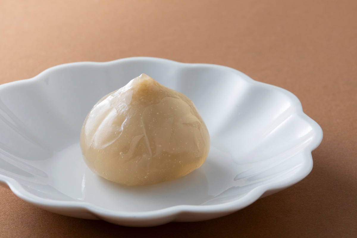 【推しコメ】栗きんとんに葛のプルプルを合わせるなんて!/〈松月堂〉の「創作栗きんとん 栗苞」