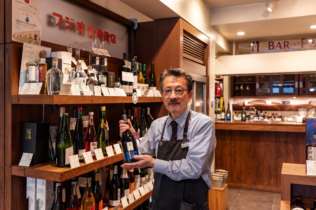 札幌でワインといえば〈ワインショップ フジヰ〉。
相談して、試飲して、最高の1本を選ぶ!
